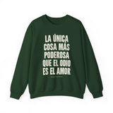 "La única cosa más poderosa que el odio es el amor" Unisex Heavy Blend Crewneck Sweatshirt