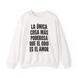 "La única cosa más poderosa que el odio es el amor" Unisex Heavy Blend Crewneck Sweatshirt