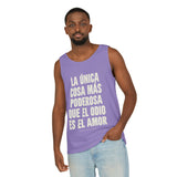 "La única cosa más poderosa que el odio es el amor" Unisex Garment-Dyed Tank Top